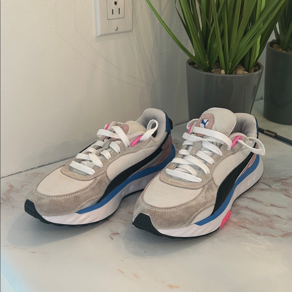 Puma Beige Sneakers with Black Formstrip and Blue & Pink Accents
